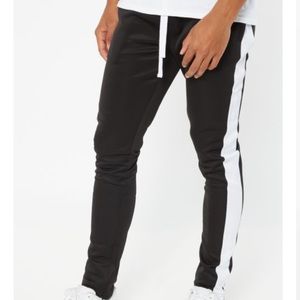 Avis medium black leggings or workout pants